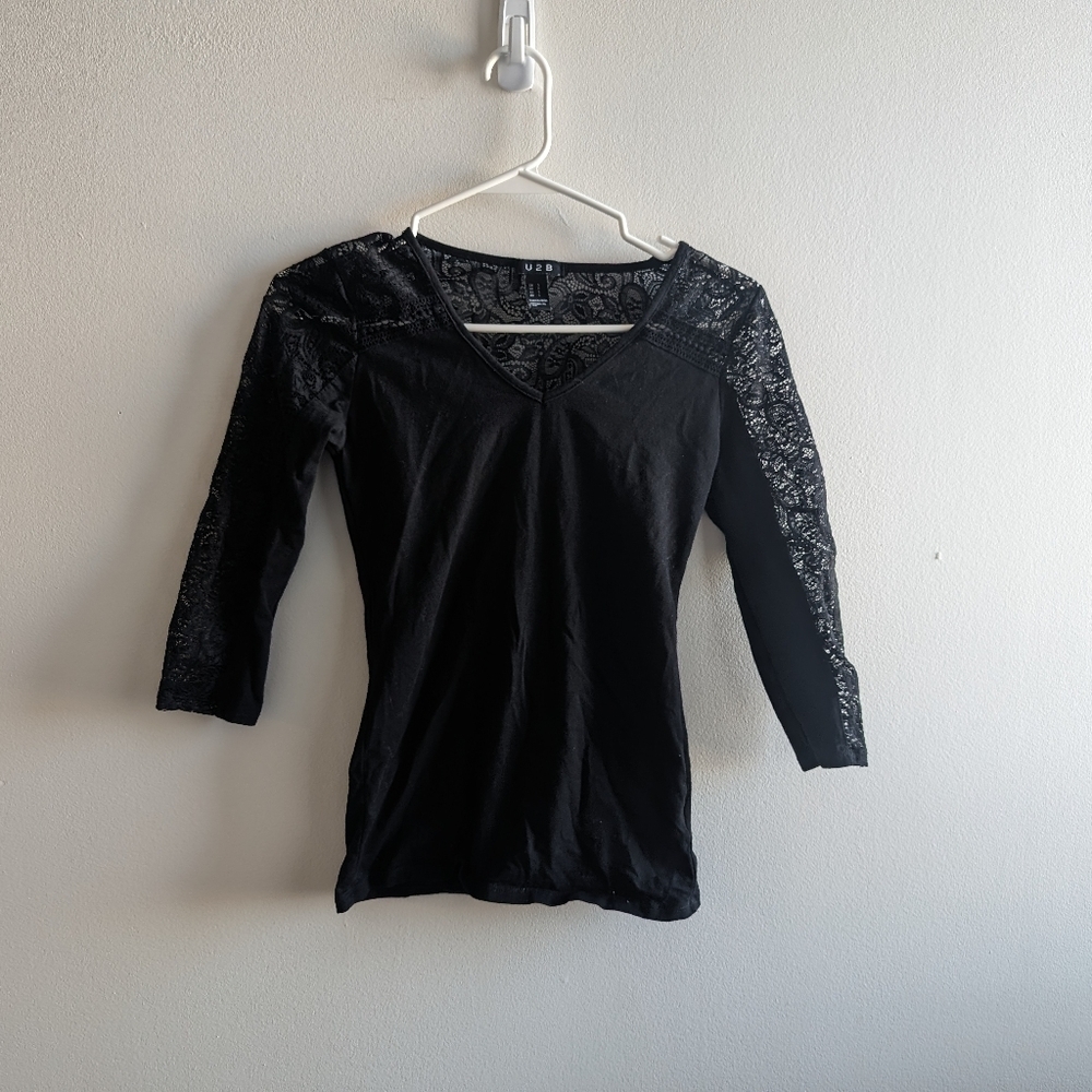 U2B | Black Lace V-Neck Top with 3/4 Sleeves | Size small